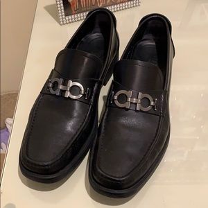 Salvatore Ferragamo lug sole black leather loafers